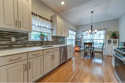 34 Paddington Circle, Smithtown, NY 11787 - Photo 5