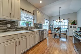 34 Paddington Cir, Smithtown, NY 11787 - Photo 5