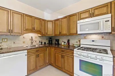 10 Harbour Lane #4B, Oyster Bay, NY 11771 - Photo 7