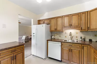 10 Harbour Lane #4B, Oyster Bay, NY 11771 - Photo 9