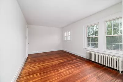 215 Lakeview Avenue, Rockville Centre, NY 11570 - Photo 29