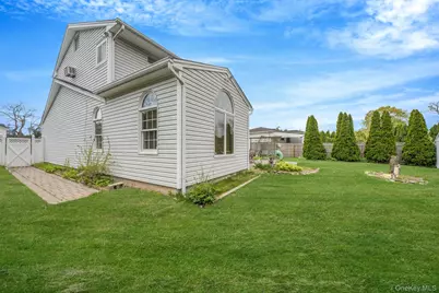 75 Pawnee Drive, Commack, NY 11725 - Photo 5