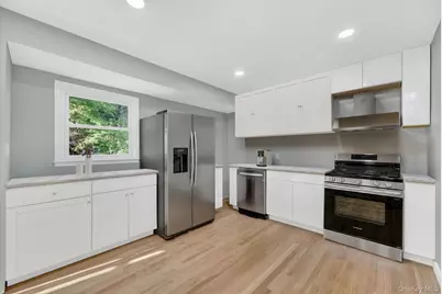8 Mockingbird Lane, Poughkeepsie, NY 12601 - Photo 9