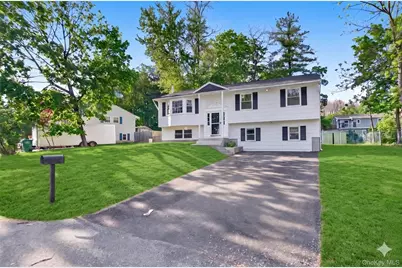 8 Mockingbird Lane, Poughkeepsie, NY 12601 - Photo 3