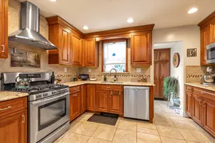 1700 Rugby Rd, Merrick, NY 11566 - Photo 7