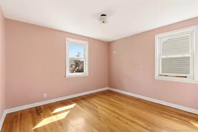 325 White Road, Mineola, NY 11501 - Photo 11