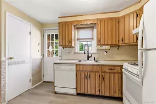 325 White Rd, Mineola, NY 11501 - Photo 7