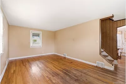 325 White Road, Mineola, NY 11501 - Photo 3