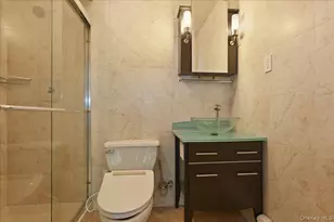 71-16 162nd St, Fresh Meadows, NY 11365 - Photo 15