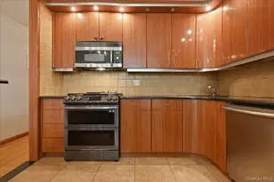 71-16 162nd St, Fresh Meadows, NY 11365 - Photo 7