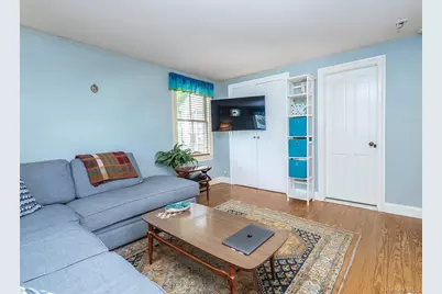130 Mott Avenue, Roslyn, NY 11576 - Photo 15