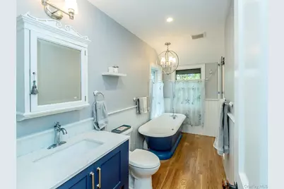 130 Mott Avenue, Roslyn, NY 11576 - Photo 25