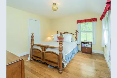 130 Mott Avenue, Roslyn, NY 11576 - Photo 23
