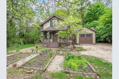 130 Mott Avenue, Roslyn, NY 11576 - Photo 3