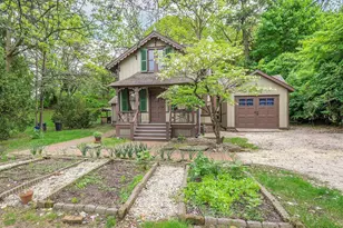 130 Mott Ave, Roslyn, NY 11576 - Photo 3