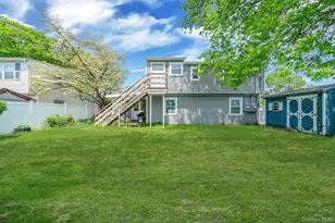 48 Hollyhock Rd, Levittown, NY 11756 - Photo 5
