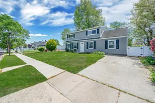 48 Hollyhock Rd, Levittown, NY 11756 - Photo 3