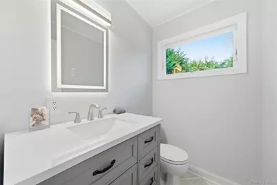 695 Higbie Lane, West Islip, NY 11795 - Photo 17