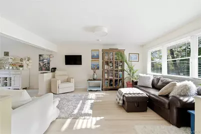 695 Higbie Lane, West Islip, NY 11795 - Photo 5