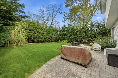 695 Higbie Lane, West Islip, NY 11795 - Photo 31