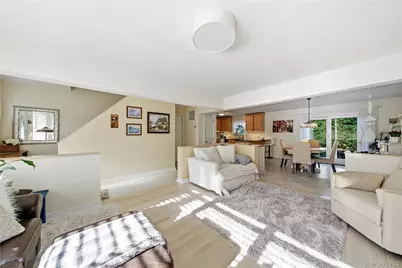 695 Higbie Lane, West Islip, NY 11795 - Photo 7