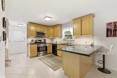 695 Higbie Lane, West Islip, NY 11795 - Photo 11