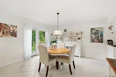 695 Higbie Lane, West Islip, NY 11795 - Photo 9