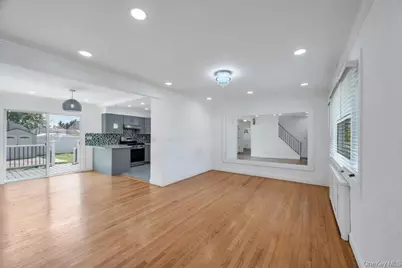 543 Coolidge Avenue, Rockville Centre, NY 11570 - Photo 7