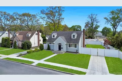 543 Coolidge Avenue, Rockville Centre, NY 11570 - Photo 3