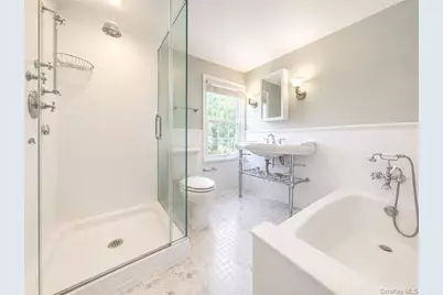 4 N Ravine Road, Great Neck, NY 11023 - Photo 11