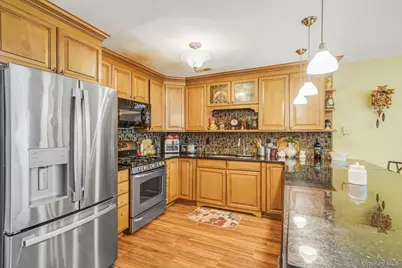 31 Quail Court, Manorville, NY 11949 - Photo 5