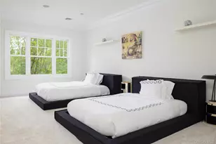 486 Middle Line Hwy, Bridgehampton, NY 11932 - Photo 19