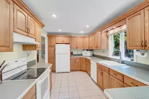 16 Maplewood Dr, Northport, NY 11768 - Photo 13