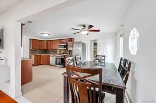 32 Beverly St, Islip, NY 11751 - Photo 5