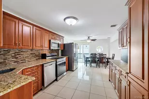 32 Beverly St, Islip, NY 11751 - Photo 3
