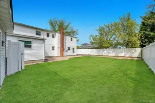 32 Beverly St, Islip, NY 11751 - Photo 31