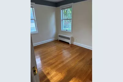 261 Schenck Avenue #2nd Floor, Great Neck, NY 11021 - Photo 5