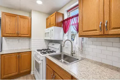 18601 Nashville Boulevard, Springfield Gardens, NY 11413 - Photo 9