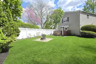 19 Hartsdale Ln, Coram, NY 11727 - Photo 19