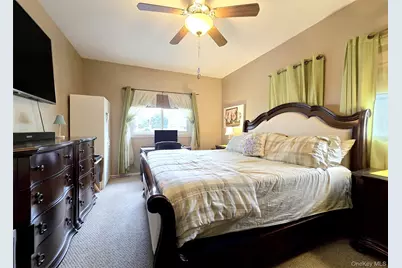 19 Hartsdale Lane, Coram, NY 11727 - Photo 5