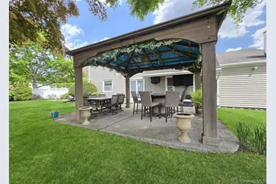 19 Hartsdale Lane, Coram, NY 11727 - Photo 17