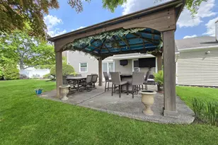 19 Hartsdale Ln, Coram, NY 11727 - Photo 17