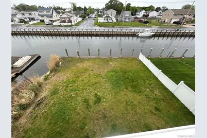 762 Pecan Street, Lindenhurst, NY 11757 - Photo 17