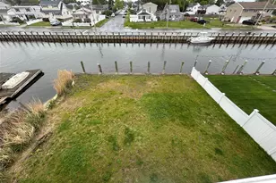 762 Pecan St, Lindenhurst, NY 11757 - Photo 17