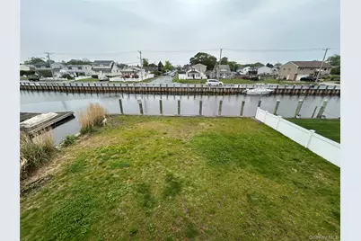 762 Pecan Street, Lindenhurst, NY 11757 - Photo 15
