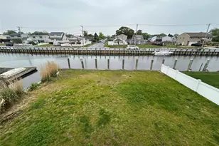 762 Pecan St, Lindenhurst, NY 11757 - Photo 15