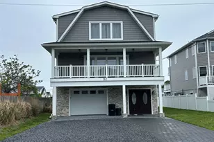 762 Pecan St, Lindenhurst, NY 11757 - Photo 13