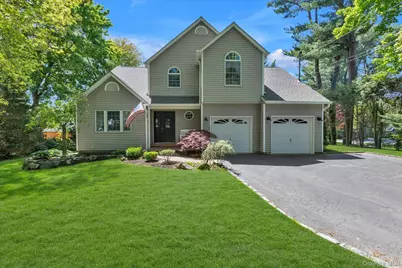 17 Claire Avenue, Huntington Station, NY 11746 - Photo 1