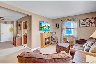 21 Toehee Place #2B, Islip, NY 11751 - Photo 9