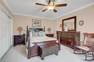 21 Toehee Pl, Islip, NY 11751 - Photo 13